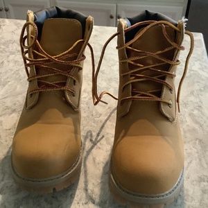 Ozark Trail Boys/Mens Hiking Boots